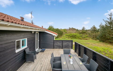 Andrie - 800M from the Sea: Arbusto, Urban Design, Groundcover, Brick, Appartamento, Estate, Muratura, Balcone, Landscaping