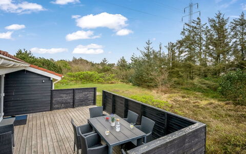 Andrie - 800M from the Sea: Arbusto, Urban Design, Groundcover, Brick, Appartamento, Estate, Muratura, Balcone, Landscaping