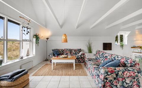Annielle - from the Sea: Mobilia, Divano, Interior Design, Soggiorno, Pavimentazione, Legna, Pavimento, Soffitto, Camera