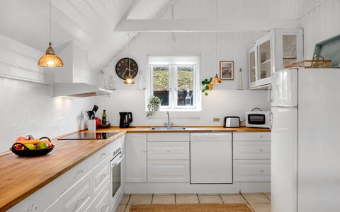 Annielle - from the Sea: Pavimentazione, Cucina, Interior Design, Elettrodomestico Da Cucina, Legna, Cabinetry, Mobilia, Controsoffitto, Pavimento, Elettrodomestico
