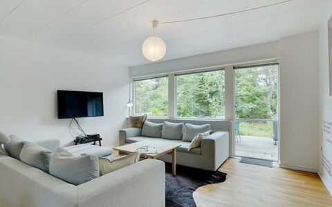 Flor - 900M from the Sea: Mobilia, Interior Design, Pavimentazione, Divano, Pavimento, Parete, Soffitto, Soggiorno, Legna, Camera
