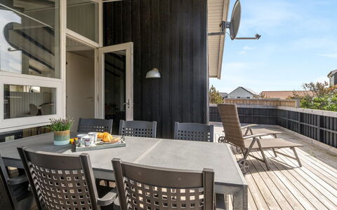Gerlis - 75M from the Sea: Legna, Casa, Villetta, Casa, Tetto, Area Rurale, Raccordo, Log Cabin, Edifici Giardino, Latifoglie