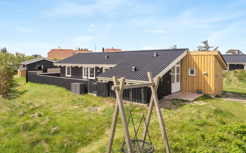 Gerlis - 75M from the Sea: Legna, Casa, Villetta, Casa, Tetto, Area Rurale, Raccordo, Log Cabin, Edifici Giardino, Latifoglie