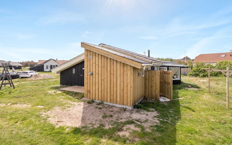 Gerlis - 75M from the Sea: Legna, Casa, Villetta, Casa, Tetto, Area Rurale, Raccordo, Log Cabin, Edifici Giardino, Latifoglie
