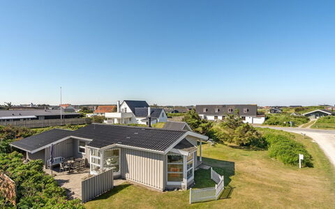 Majgull - 150M from the Sea: Casa, Casa, Porta, Tetto, Villetta, Estate, Giardino, Shade, Raccordo, Cortile