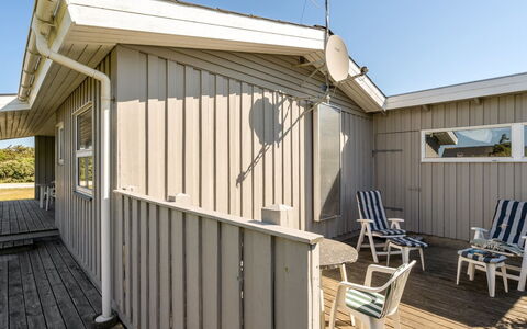Majgull - 150M from the Sea: Casa, Casa, Porta, Tetto, Villetta, Estate, Giardino, Shade, Raccordo, Cortile