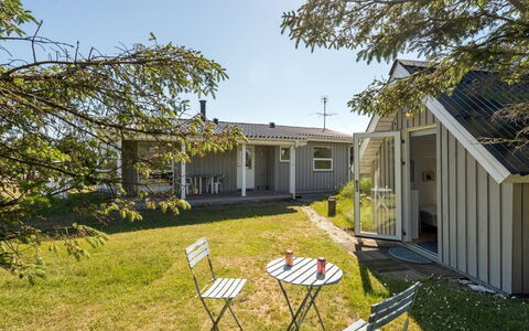 Majgull - 150M from the Sea: Casa, Casa, Porta, Tetto, Villetta, Estate, Giardino, Shade, Raccordo, Cortile