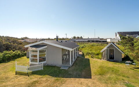 Majgull - 150M from the Sea: Casa, Casa, Porta, Tetto, Villetta, Estate, Giardino, Shade, Raccordo, Cortile