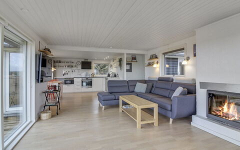Carelle - 300M from the Sea: Legna, Pavimentazione, Pavimento, Pavimento In Legno, Soffitto, Interior Design, Casa, Mobilia, Soggiorno, Latifoglie