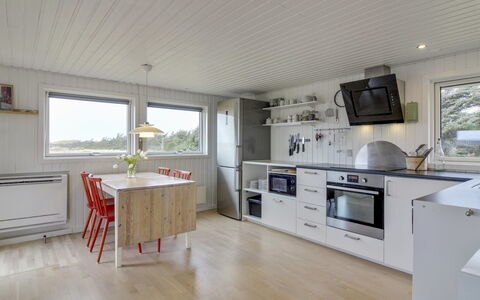Carelle - 300M from the Sea: Legna, Soffitto, Casa, Cucina, Latifoglie, Controsoffitto, Color Legno, Plank, Pavimento In Legno, Lampada