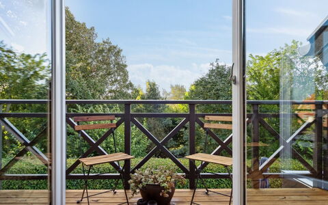 Thiokk - 500M from the Sea: Legna, Casa, Portico, Deck, Latifoglie, Tetto, Color Legno, Pavimento In Legno, Eco Hotel