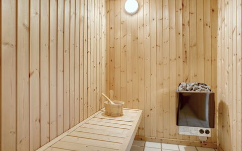 Lenni - 700M from the Sea: Legna, Casa, Portico, Deck, Latifoglie, Tetto, Color Legno, Pavimento In Legno, Eco Hotel