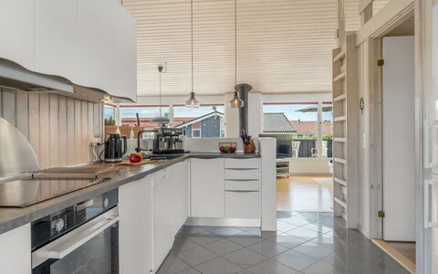 Nedelko - 250M from the Sea: Cucina, Interior Design, Controsoffitto, Pavimentazione, Soffitto, Legna, Mobilia, Pavimento, Cabinetry, Elettrodomestico Da Cucina