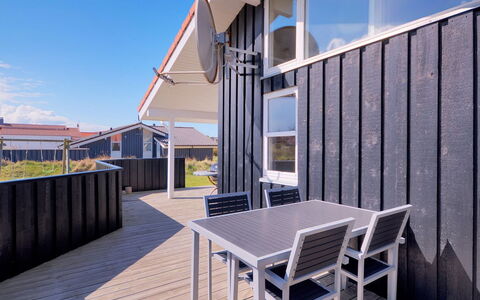 Nedelko - 250M from the Sea: Mobilia, Tavolo, Mobili Da Esterno, Tavolo Esterno, Sedia, Color Legno, Shade, Backyard, Villetta, Cucina & Sala Da Pranzo Tavolo