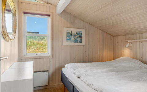 Nedelko - 250M from the Sea: Legna, Casa, Camera Da Letto, Villetta, Soffitto, Letto, Telaio Del Letto, Bedding, Lenzuolo, Latifoglie