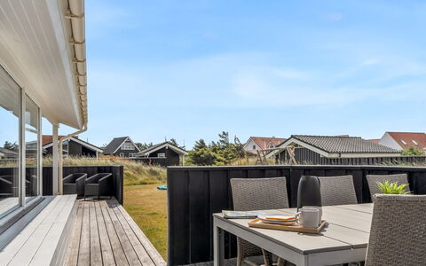 Nedelko - 250M from the Sea: Legna, Architettura, Portico, Tetto, Casa, Deck, Materiale Composito, Shade, Plank, Pavimento In Legno