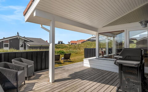 Nedelko - 250M from the Sea: Legna, Portico, Tetto, Architettura, Casa, Casa, Materiale Composito, Deck, Shade, Villetta