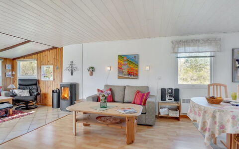 Ingebritt - 1.5Km from the Sea: Legna, Mobilia, Soffitto, Casa, Interior Design, Casa, Pavimentazione, Villetta, Pavimento, Soggiorno