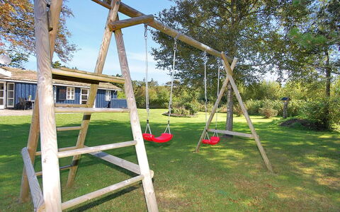 Tomke - 1.7Km from the Sea: Tetto, Casa, Porta, Villetta, Shade, Raccordo, Cortile, Estate, Backyard