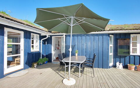 Tomke - 1.7Km from the Sea: Tetto, Casa, Porta, Villetta, Shade, Raccordo, Cortile, Estate, Backyard