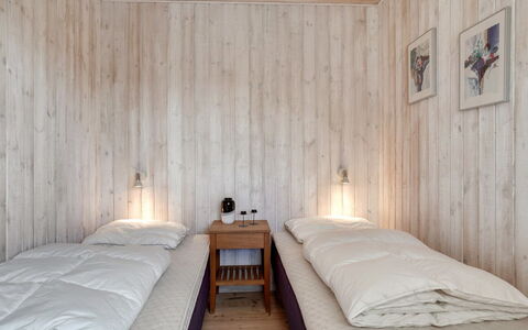 Maren - 150M from the Sea: Letto, Camera Da Letto, Pavimento, Pavimentazione, Legna, Interior Design, Mobilia, Lenzuolo, Bedding, Soffitto