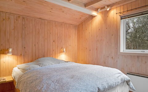 Anneke - 2Km from the Sea: Camera Da Letto, Legna, Soffitto, Letto, Interior Design, Lenzuolo, Bedding, Camera, Casa, Pavimentazione