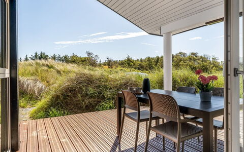 Danila - 600M from the Sea: Legna, Mobilia, Pavimento In Legno, Pavimentazione, Pavimento, Portico, Interior Design, Sedia, Soffitto, Latifoglie