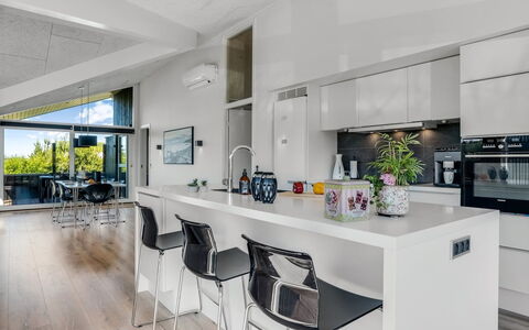 Danila - 600M from the Sea: Mobilia, Interior Design, Cucina, Pavimentazione, Controsoffitto, Soffitto, Lampada, Pavimento, Sedia, Elettrodomestico Da Cucina