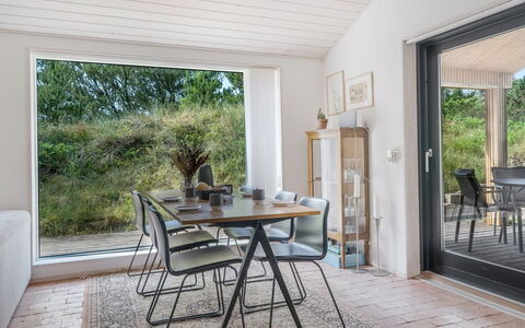 Kadife - 750M from the Sea: Mobilia, Tavolo, Legna, Cucina & Sala Da Pranzo Tavolo, Pavimentazione, Interior Design, Sedia, Sala Da Pranzo, Pavimento, Pavimento In Legno