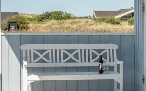 Dorethea - 300M from the Sea: Legna, Mobili Da Esterno, Mobilia, Materiale Composito, Panchina, Plank, Banco, Latifoglie, Design, Color Legno
