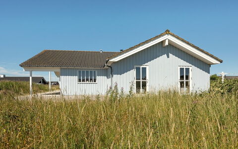Dorethea - 300M from the Sea: Erba, Costruzione, Casa, Tetto, Casa, Plain, Architettura, Villetta, Pascolo, Lotto