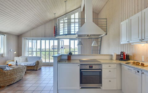 Dorethea - 300M from the Sea: Pavimentazione, Cucina, Legna, Soffitto, Interior Design, Pavimento, Mobilia, Cabinetry, Controsoffitto, Lampada