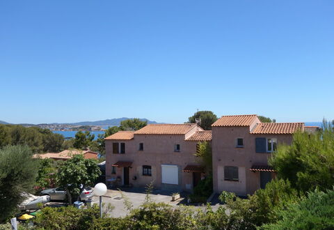 Les Hameaux de L'Ile Rousse: Proprietà, Casa, Zona Residenziale, Cielo, Immobiliare, Casa, Costruzione, Albero, Villaggio, Architettura