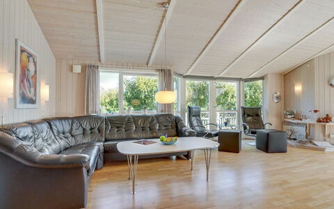 Karoliina - 900M from the Sea: Tetto, Casa, Lotto, Casa, Villetta, Estate, Edifici Giardino, Shade, Log Cabin, Landscaping