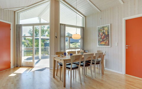 Karoliina - 900M from the Sea: Tetto, Casa, Lotto, Casa, Villetta, Estate, Edifici Giardino, Shade, Log Cabin, Landscaping