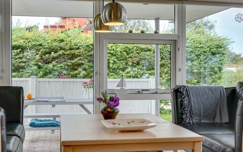 Gull - 150M from the Sea: Mobilia, Interior Design, Pavimentazione, Divano, Legna, Pavimento, Soffitto, Tavolo, Sedia, Soggiorno