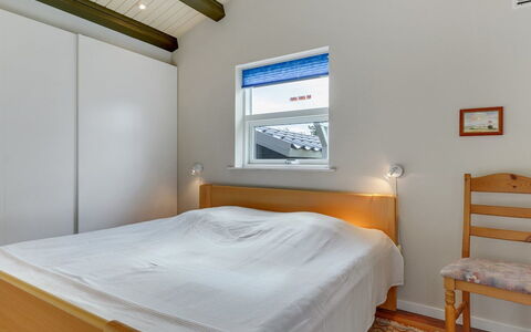Gull - 150M from the Sea: Legna, Soffitto, Interior Design, Pavimento, Pavimentazione, Camera Da Letto, Letto, Camera, Mobilia, Casa