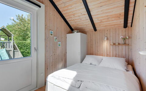 Thorgot - 400M from the Sea: Parete, Legna, Camera Da Letto, Soffitto, Casa, Interior Design, Pavimento, Letto, Mobilia, Camera