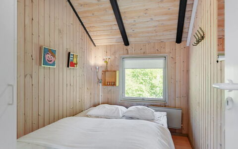 Thorgot - 400M from the Sea: Legna, Camera Da Letto, Letto, Soffitto, Interior Design, Bedding, Lenzuolo, Casa, Pavimento, Telaio Del Letto