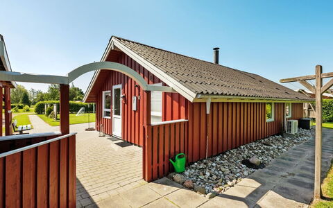 Thorgot - 400M from the Sea: Arbusto, Urban Design, Groundcover, Brick, Appartamento, Estate, Muratura, Balcone, Landscaping