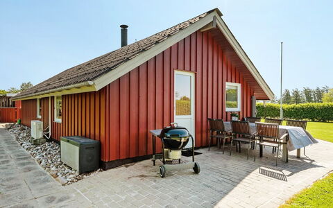 Thorgot - 400M from the Sea: Arbusto, Urban Design, Groundcover, Brick, Appartamento, Estate, Muratura, Balcone, Landscaping