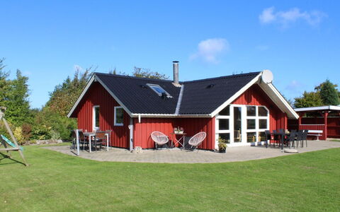 Thorgot - 400M from the Sea: Arbusto, Urban Design, Groundcover, Brick, Appartamento, Estate, Muratura, Balcone, Landscaping