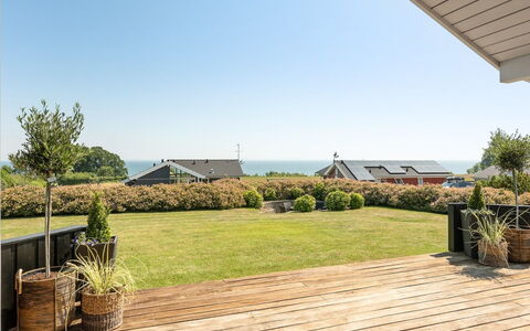 Fridtjof - 100M from the Sea: Cielo, Shade, Deck, Oceano, Eco Hotel, Latifoglie, Plank, Passerella, Pavimento In Legno, Landscaping