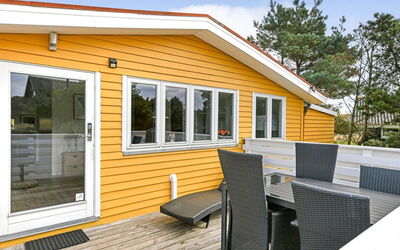Heinke - 2Km from the Sea