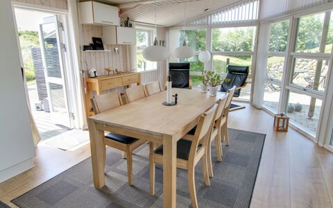 Aatos - 500M from the Sea: Mobilia, Pavimentazione, Interior Design, Pavimento, Legna, Pavimento In Legno, Sedia, Sala Da Pranzo, Cucina & Sala Da Pranzo Tavolo, Soffitto