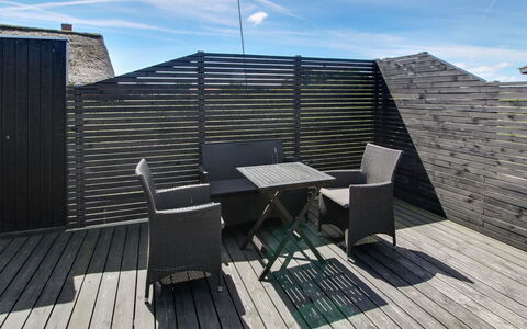 Aatos - 500M from the Sea: Legna, Deck, Mobili Da Esterno, Pavimento In Legno, Latifoglie, Plank, Materiale Composito, Shade, Balcone