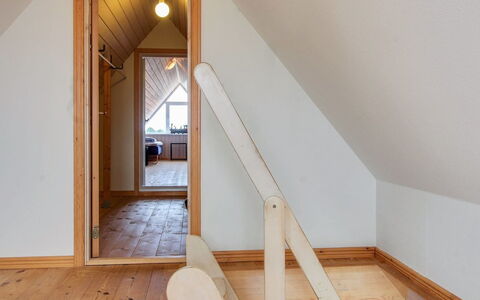 Lissa - 2.4Km from the Sea: Mobilia, Interior Design, Sedia, Pavimentazione, Tavolo, Ricorrere, Pavimento, Soffitto, Camera, Eco Hotel