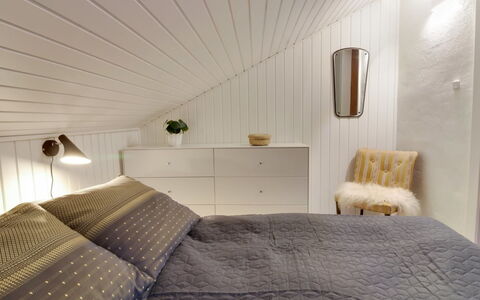 Eliene - 500M from the Sea: Interior Design, Camera Da Letto, Mobilia, Letto, Parete, Legna, Soffitto, Lampada, Pavimentazione, Bedding
