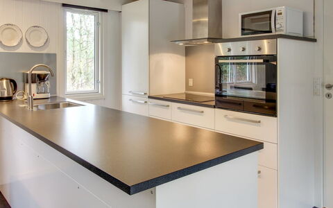 Blia - 1.5Km from the Sea: Controsoffitto, Cucina, Interior Design, Pavimentazione, Cabinetry, Legna, Idraulico Fixture, Casa, Pavimento, Lavandino Della Cucina