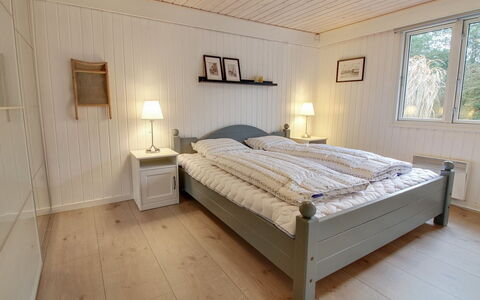 Blia - 1.5Km from the Sea: Letto, Camera Da Letto, Mobilia, Legna, Pavimentazione, Interior Design, Lenzuolo, Bedding, Pavimento, Telaio Del Letto